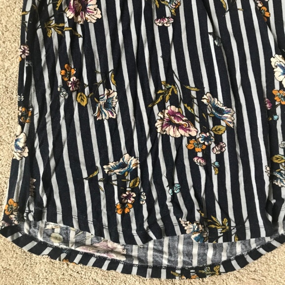 🍂5/10$!! Cute Striped/Floral Tank - Picture 4 of 11